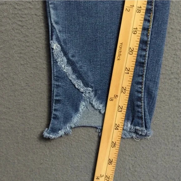 Judy Blue Jeans Women's 30 Blue Skinny Fit Denim Tulip Hems - Picture 7 of 11